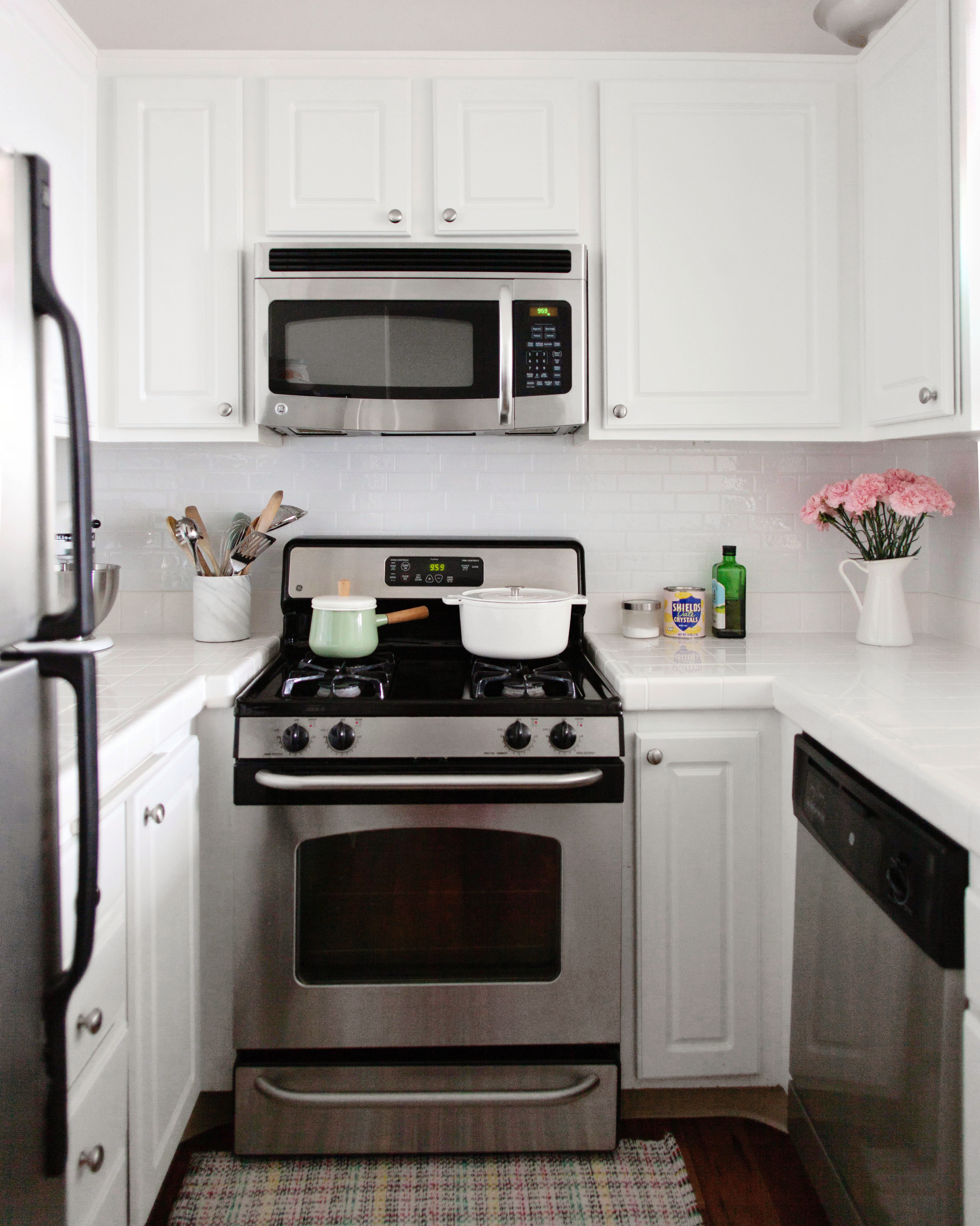 Peel and Stick Faux Tile Backsplash in Rental Kitchen