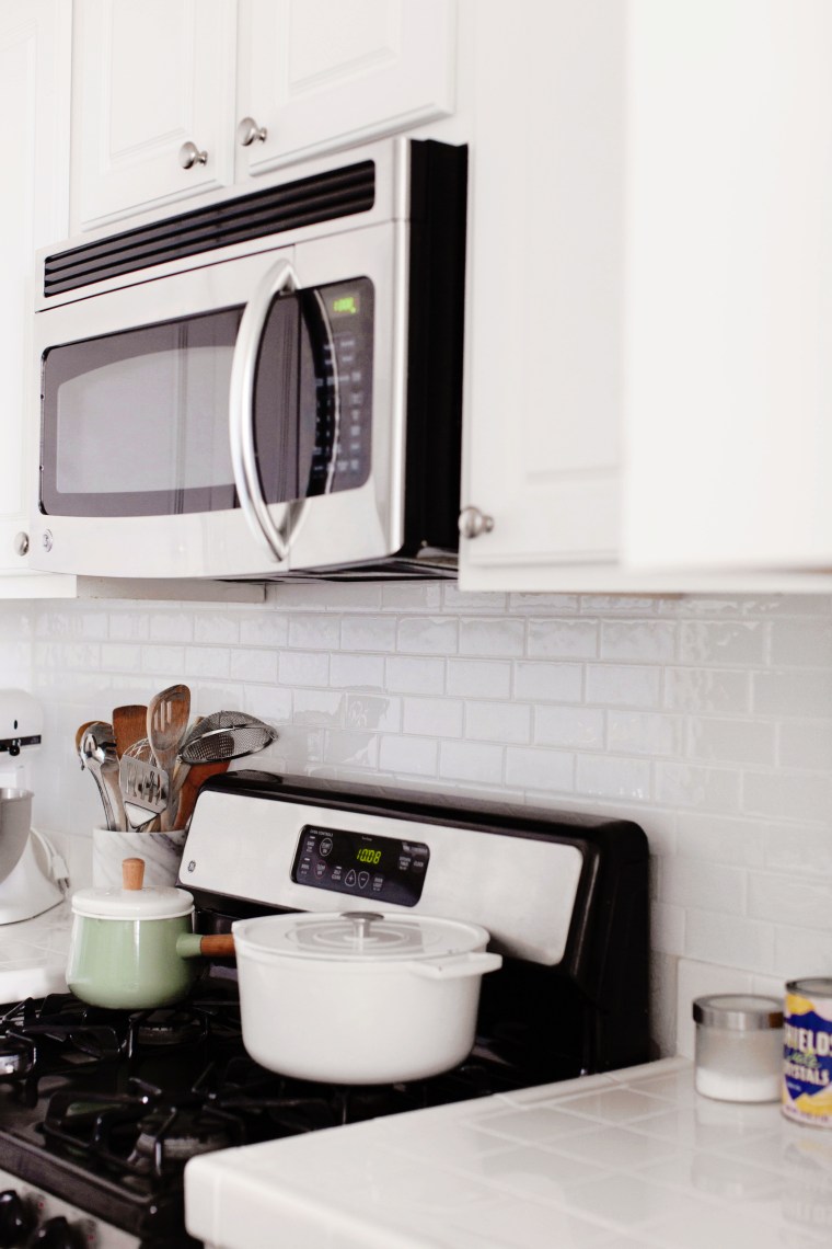 Peel and Stick Faux Tile Backsplash in Rental Kitchen