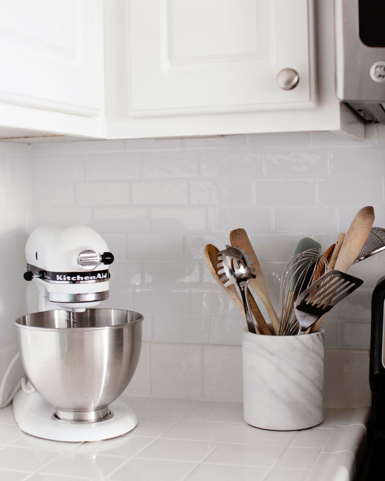 Peel and Stick Faux Tile Backsplash in Rental Kitchen