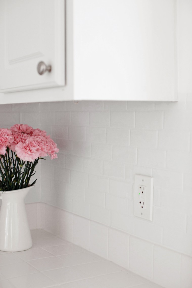 Peel and Stick Faux Tile Backsplash in Rental Kitchen