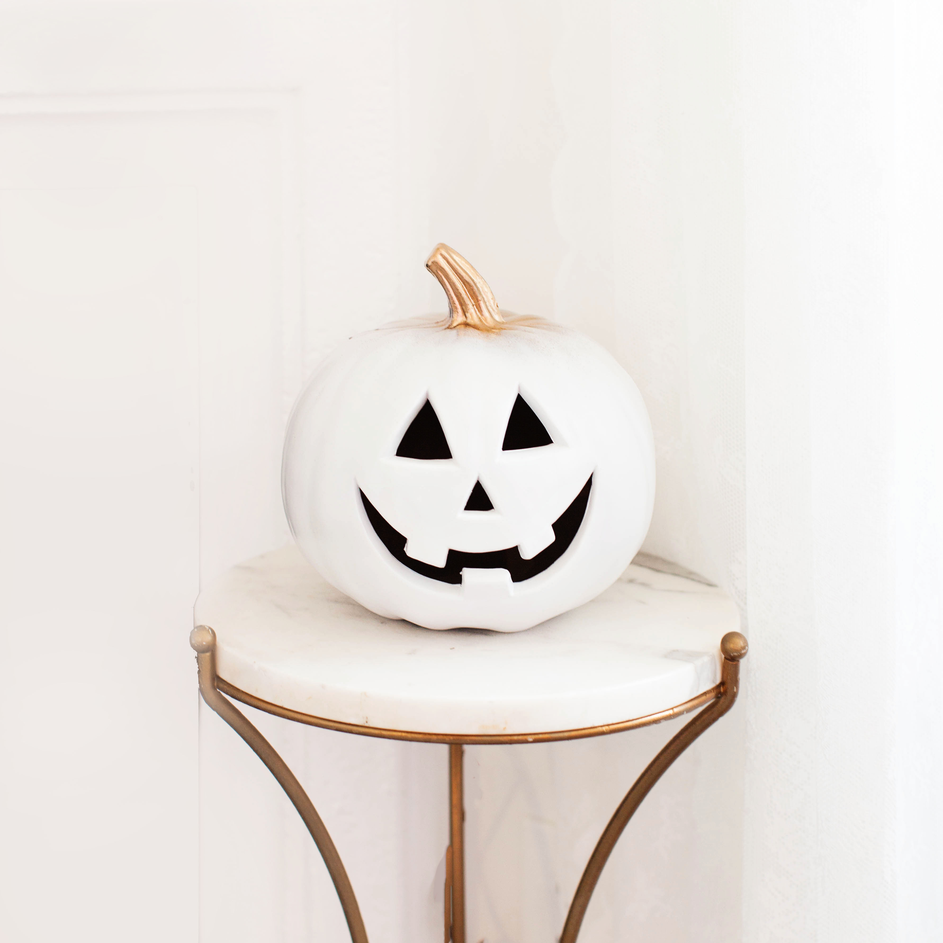 diy-gold-and-white-halloween-light-up-pumpkin