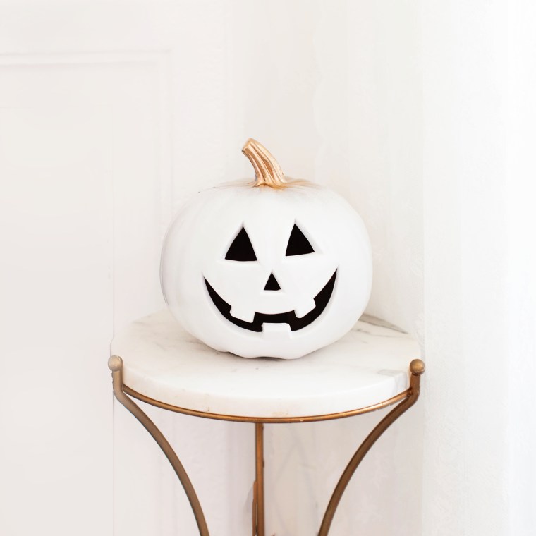 diy-gold-and-white-halloween-light-up-pumpkin