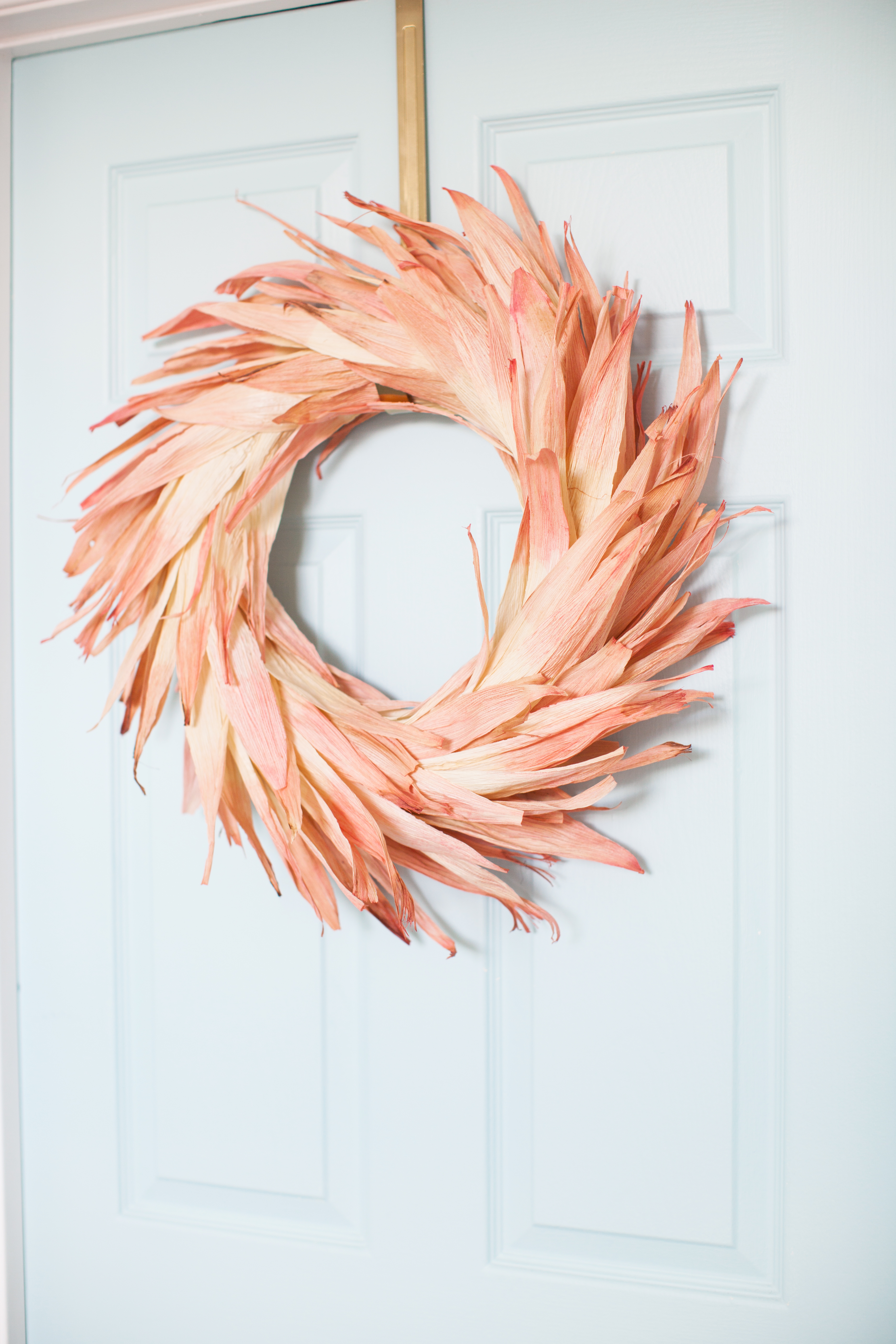 diy-dyed-corn-husk-wreath-5