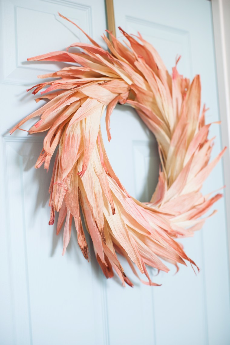 diy-dyed-corn-husk-wreath-6