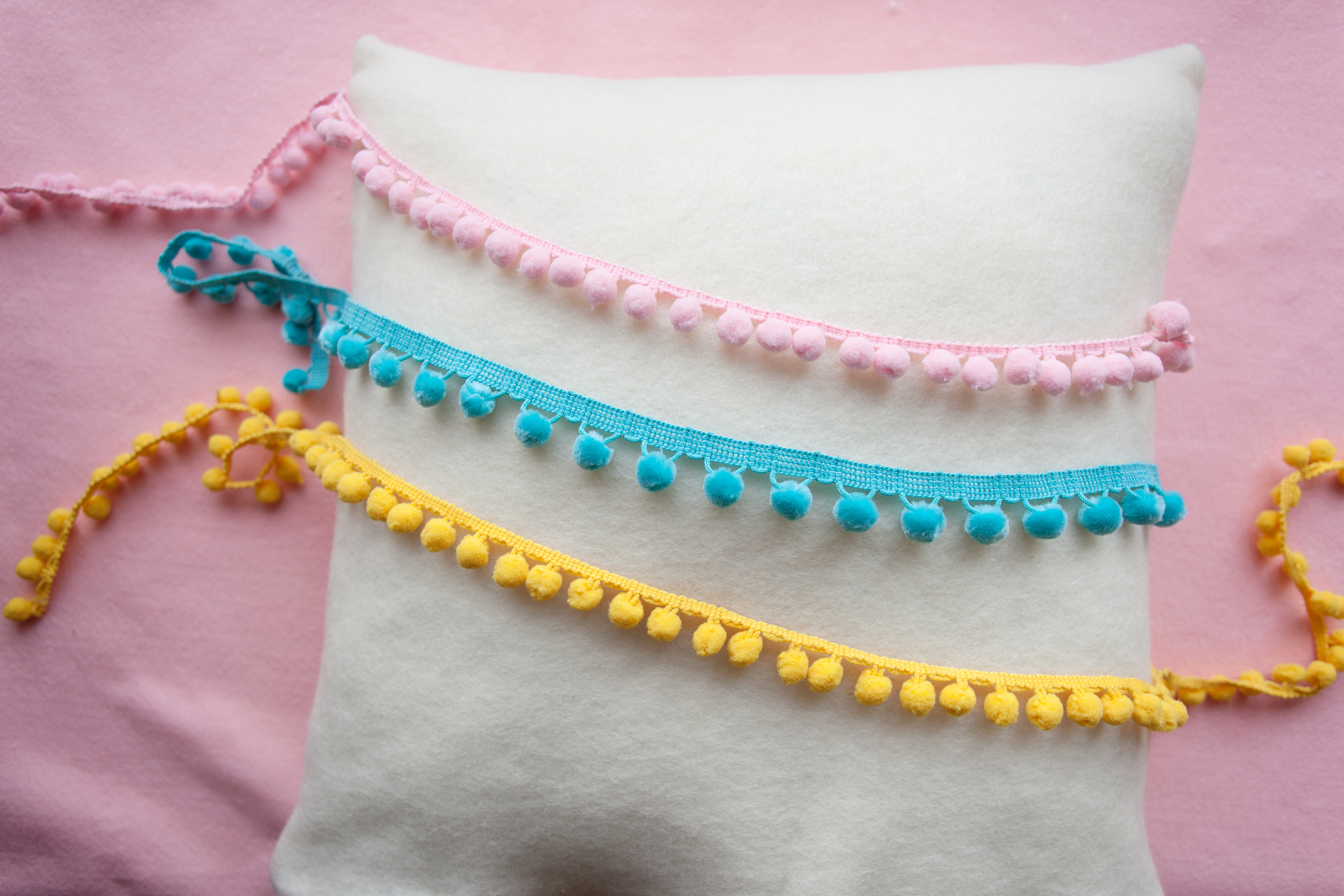 DIY Felt Pom Pom Pillows (2).jpg