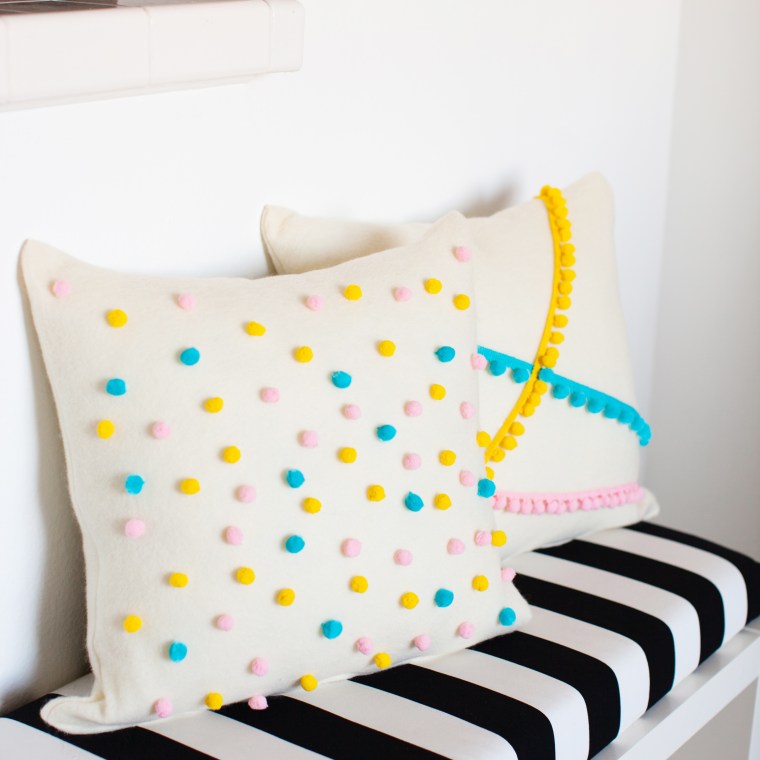DIY Felt Pom Pom Pillows (4).jpg