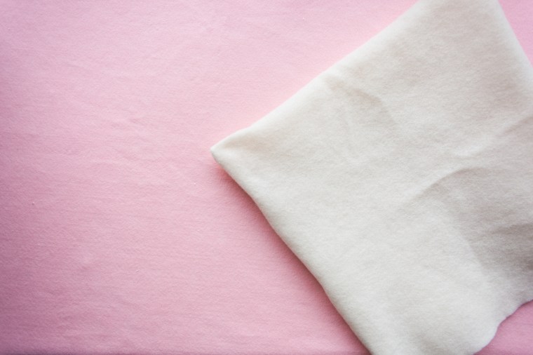 DIY Felt PomPom Pillows (2).jpg