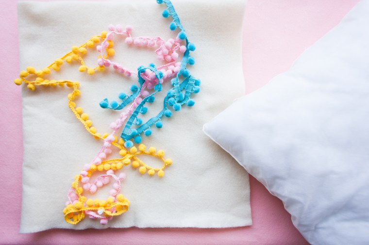 DIY Felt PomPom Pillows.jpg