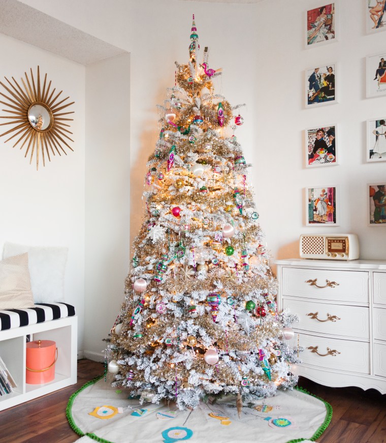 vintage-inspired-christmas-tree-decor