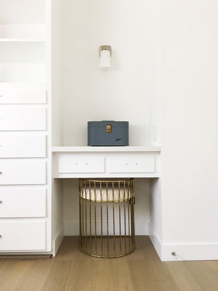 1960s bedroom vanity (before)
