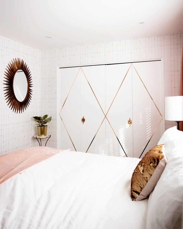 DIY Renter Friendly Closet Idea.jpg