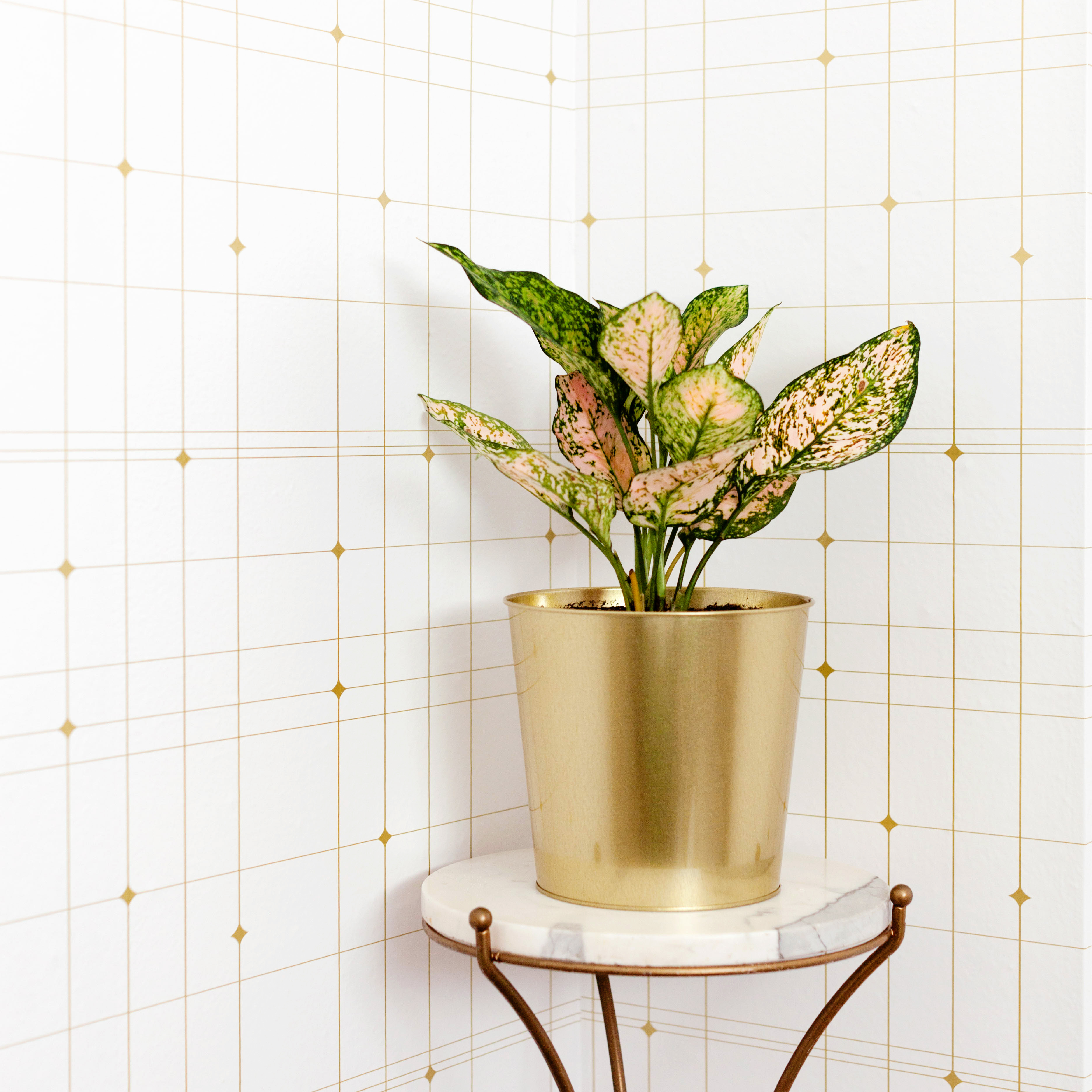 Gold geometric wallpaper from Tempaper.jpg