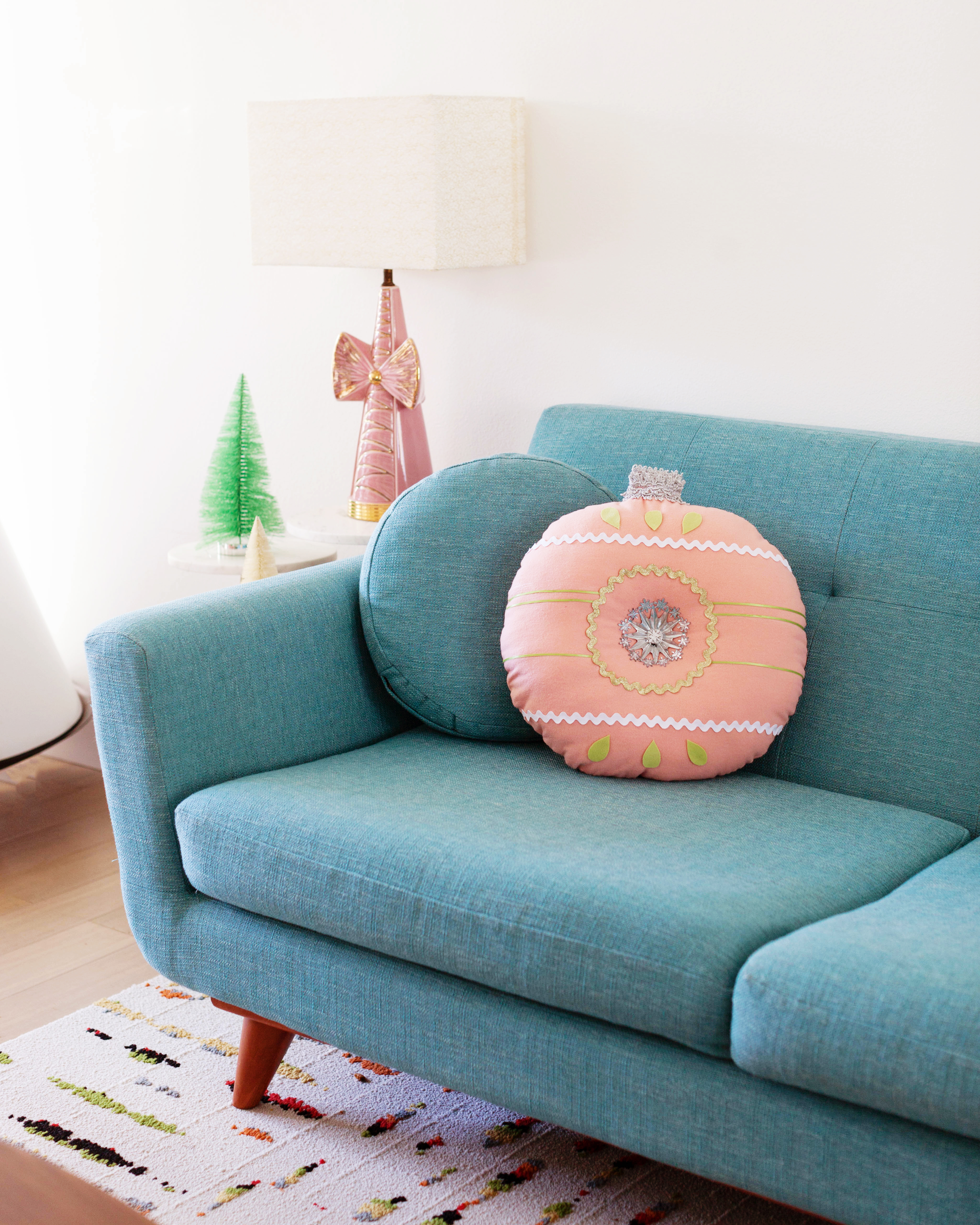 DIY Vintage Ornament Throw Pillow.jpg