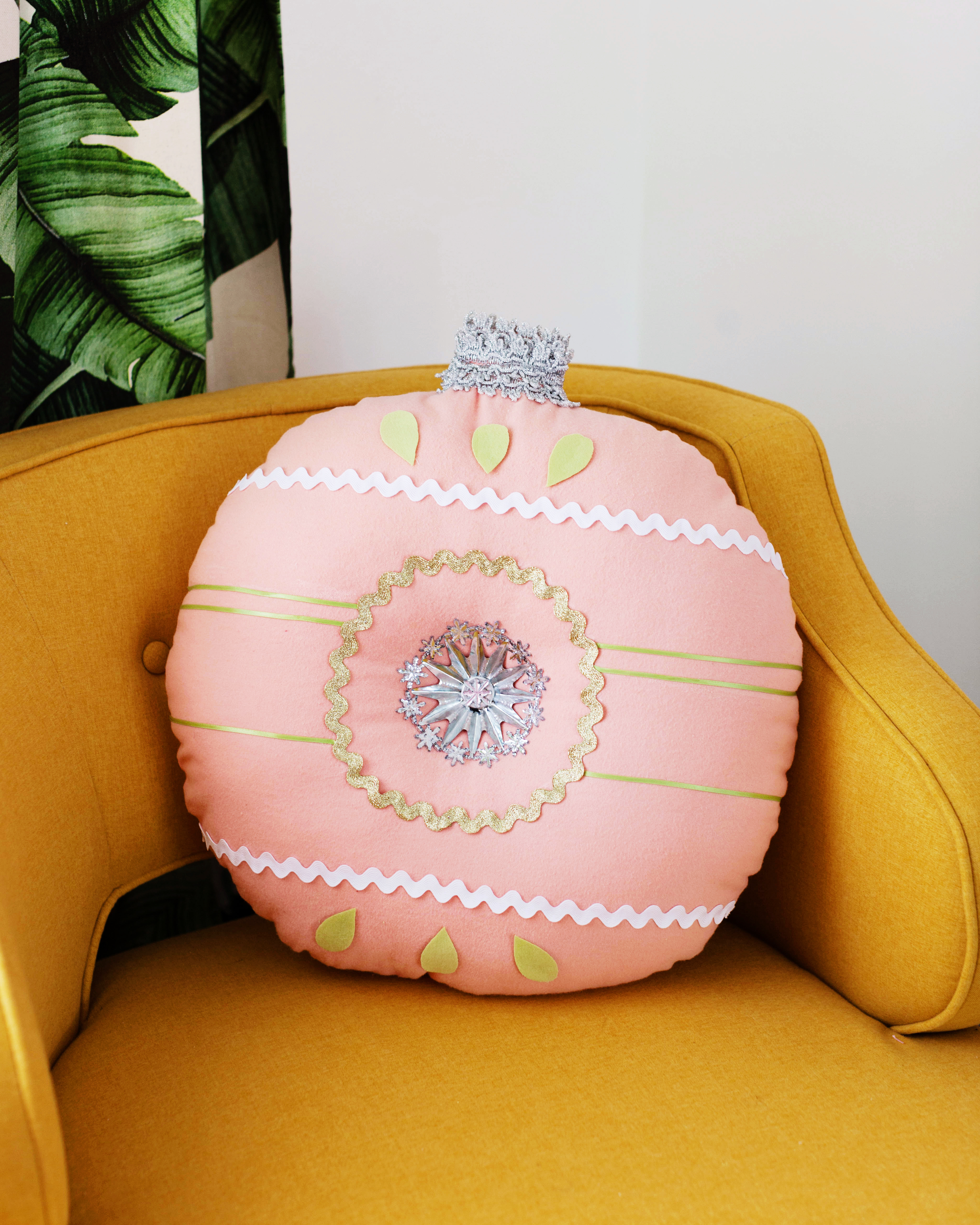 Vintage Ornament Throw Pillow DIY.jpg