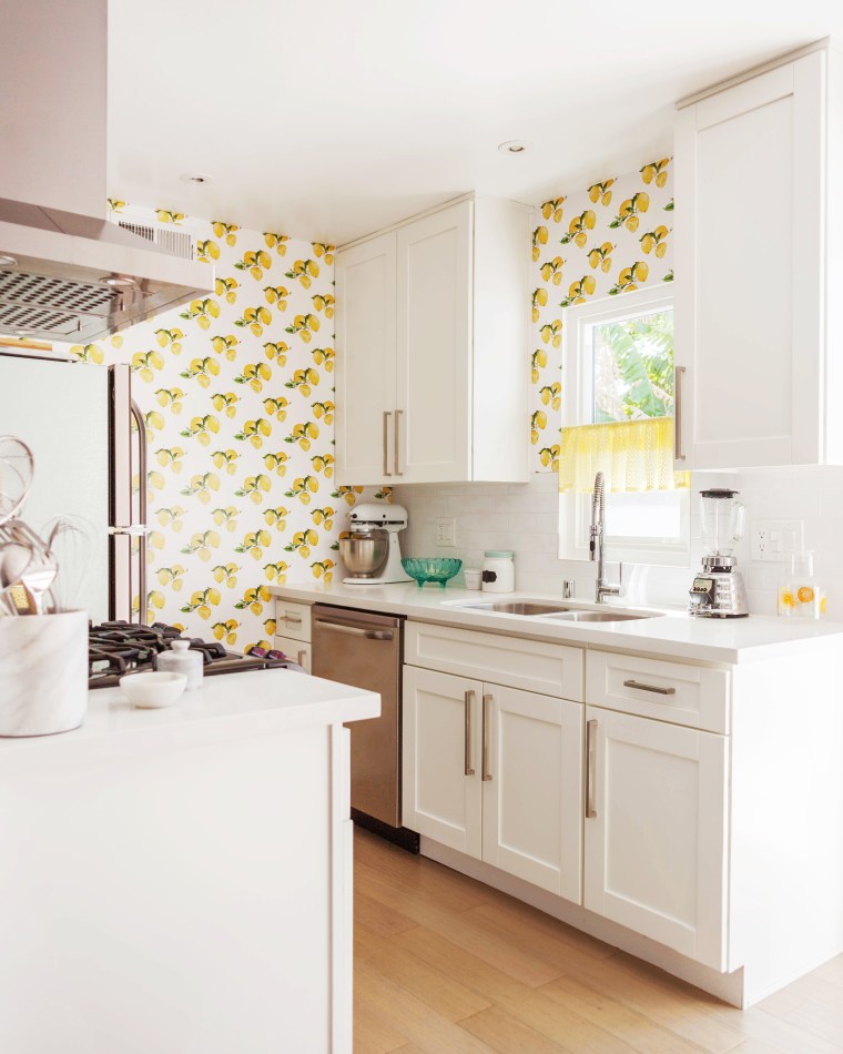 Melodrama's Custom Printed Lemon Wallpaper from Tempaper.jpg