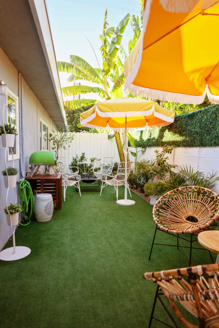 Renter friendly Patio Makeover