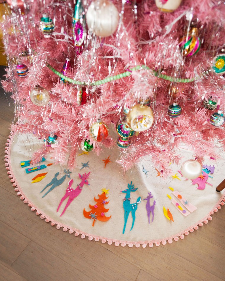DIY No-Sew Mid-Century Inspired Felt Tree Skirt