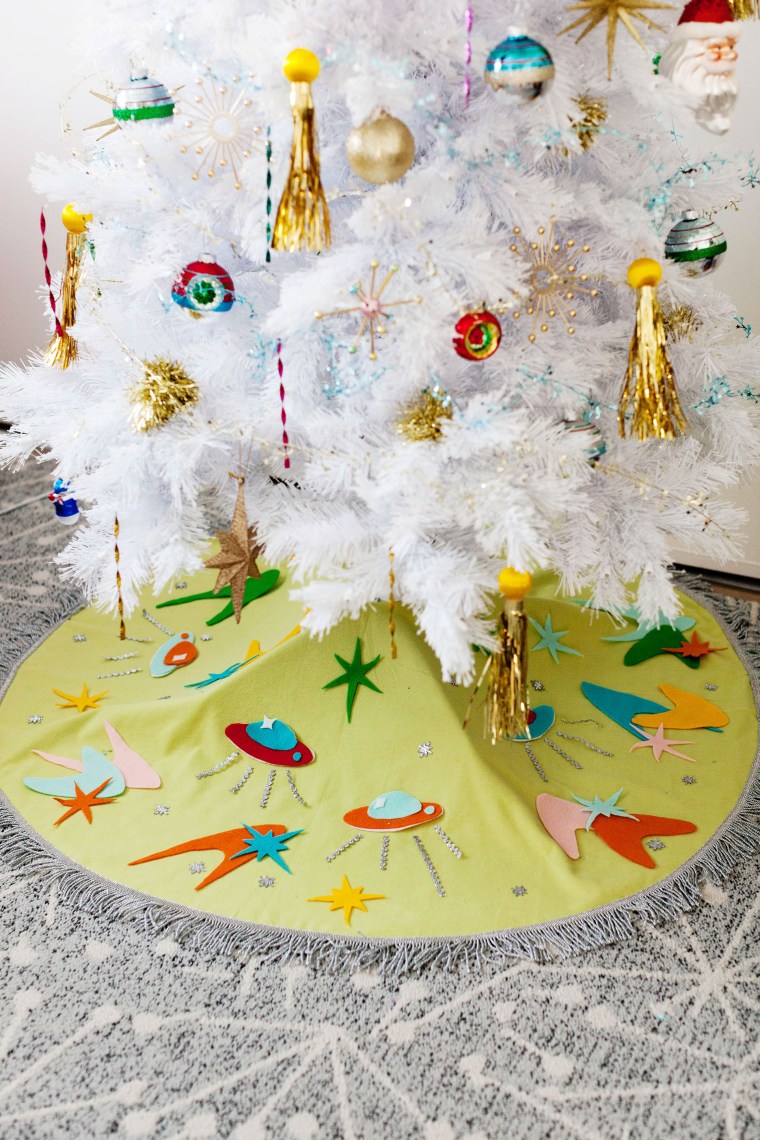 DIY Space Age Atomic Felt Tree Skirt