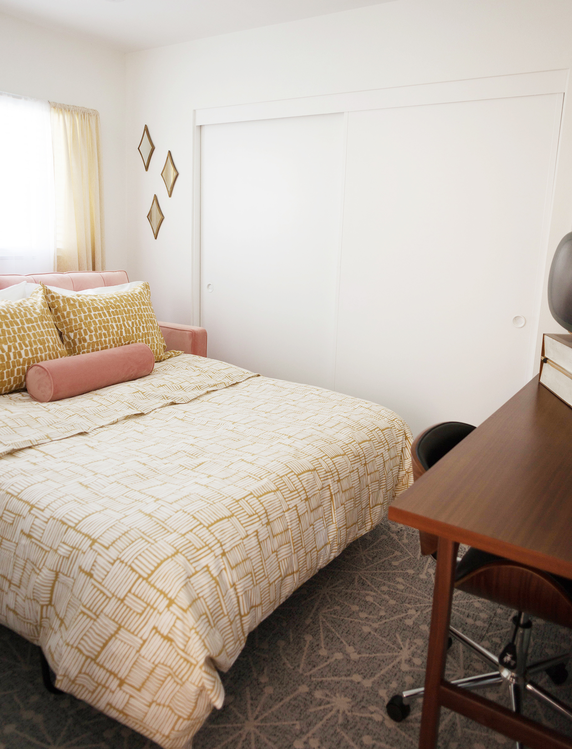 Guest Room Pullout Sofa Bed-